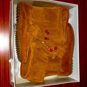 Minnetonka Boots **Like New**
